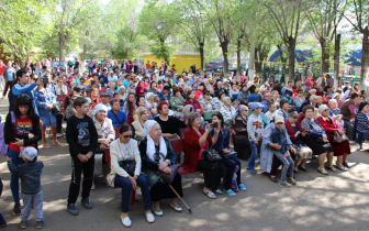 15 июня, парк Пушкина. На праздник окончания весенних полевых работ Сабантуй собралось много людей. || Фото группы «Татары и башкиры